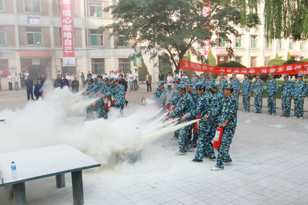 金沙威尼斯欢乐娱人城举行新生地震消防综合应急疏散演练