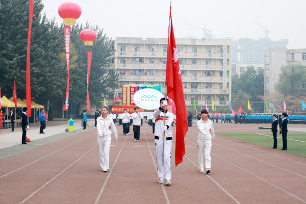 金沙威尼斯欢乐娱人城召开2011级新生田径运动会