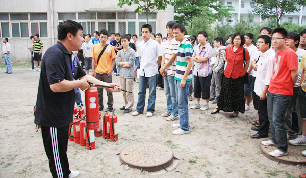 学校保卫处与金沙威尼斯欢乐娱人城联合举行安全教育培训讲座