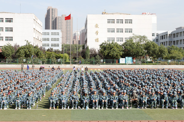 金沙威尼斯欢乐娱人城举行2011级新生地震消防知识及应急避险逃生安全教育讲座