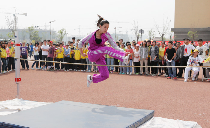 金沙威尼斯欢乐娱人城举行2012级新生田径运动会