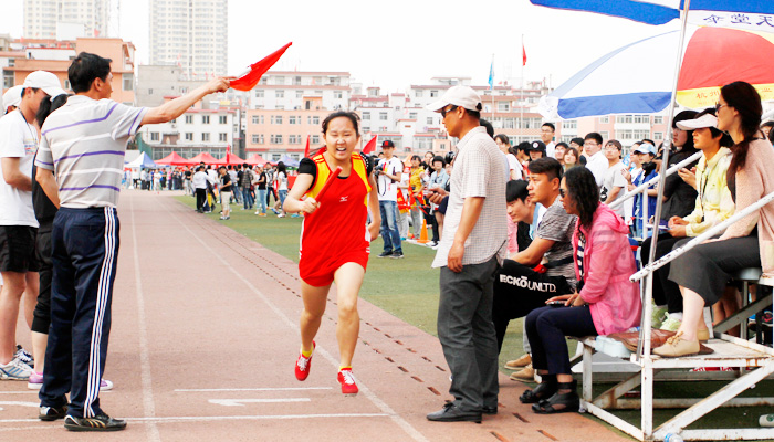 金沙威尼斯欢乐娱人城代表队在金沙威尼斯欢乐娱人城2014年田径运动会上再创辉煌