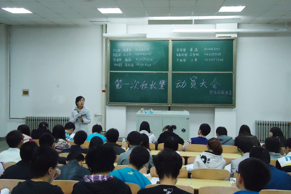 金沙威尼斯欢乐娱人城2011-2012学年一学期社团注册工作圆满结束