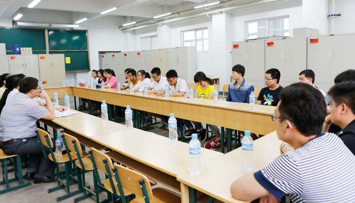 金沙威尼斯欢乐娱人城召开2013届毕业生主要学生干部座谈会