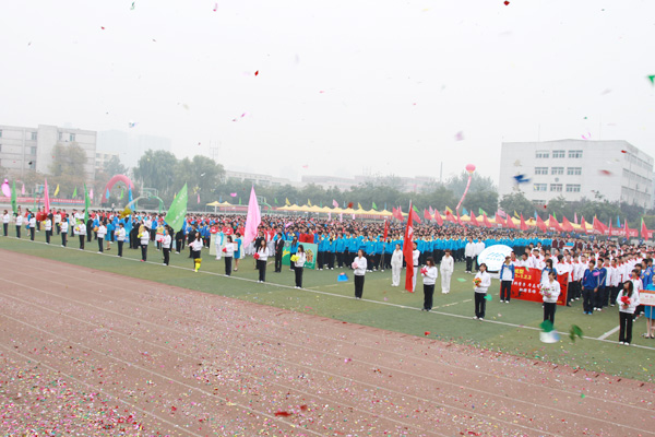 金沙威尼斯欢乐娱人城召开2011级新生田径运动会