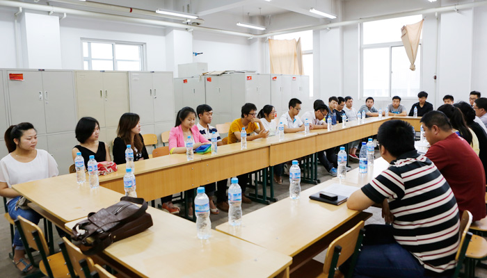 金沙威尼斯欢乐娱人城召开2013届毕业生主要学生干部座谈会