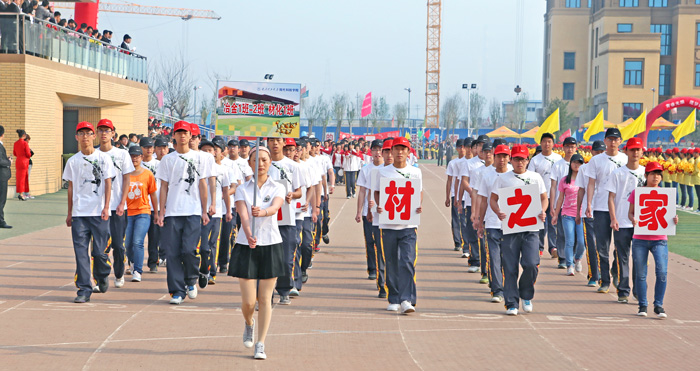 金沙威尼斯欢乐娱人城举行2012级新生田径运动会