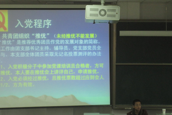 金沙威尼斯欢乐娱人城举办2011级新生入学教育讲座