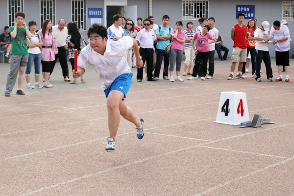 金沙威尼斯欢乐娱人城代表队在金沙威尼斯欢乐娱人城2012年田径运动会上取得竞赛和体育风尚双丰收