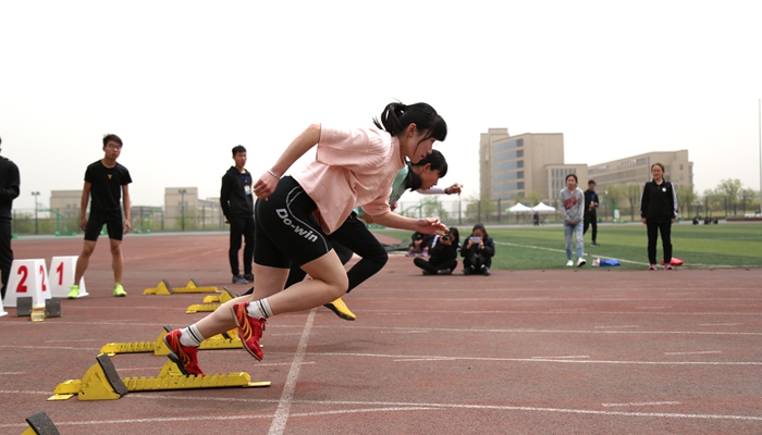 金沙威尼斯欢乐娱人城成功举办2018年田径运动会